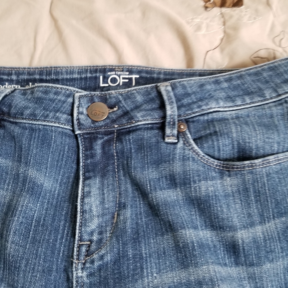 Ann Taylor loft size 10 skinny ankle jeans.